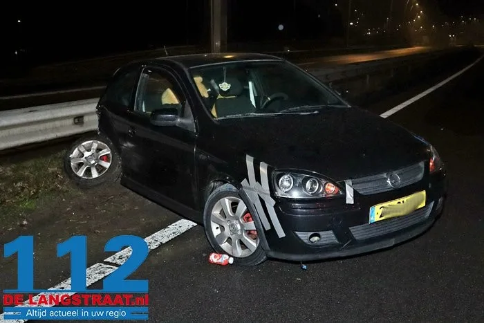 Automobilist gewond naar het ziekenhuis door botsing op de Midden-Brabantweg in Kaatsheuvel 15 Automobilist gewond naar het ziekenhuis door botsing op de Midden-Brabantweg in Kaatsheuvel 112 De Langstraat