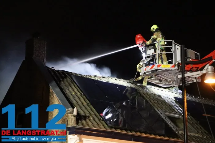 Uitslaande woningbrand in Sprang-Capelle, één slachtoffer naar ziekenhuis gebracht straat is afgesloten 13 Uitslaande woningbrand in Sprang-Capelle, één slachtoffer naar ziekenhuis gebracht straat is afgesloten 112 De Langstraat
