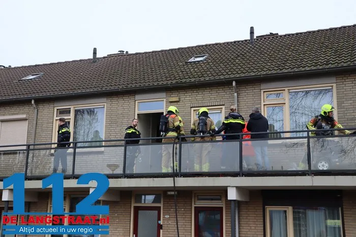 Doorgedraaide man sticht brand in zijn eigen appartement 3 Doorgedraaide man sticht brand in zijn eigen appartement 112 De Langstraat
