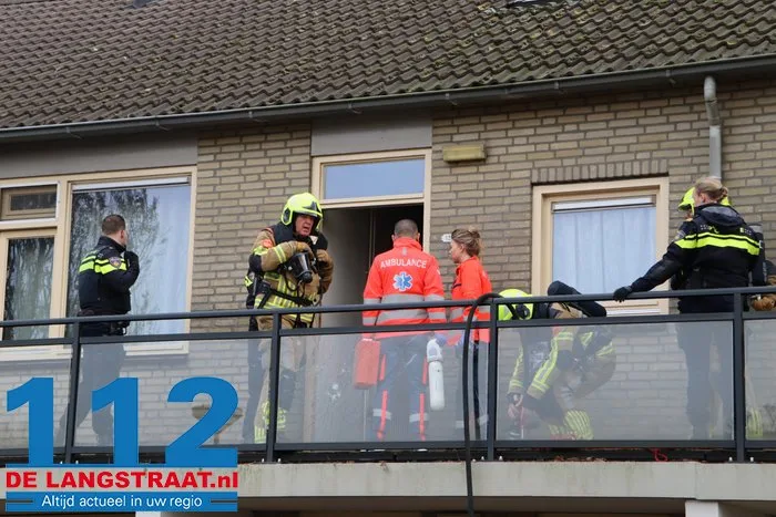 Doorgedraaide man sticht brand in zijn eigen appartement 5 Doorgedraaide man sticht brand in zijn eigen appartement 112 De Langstraat