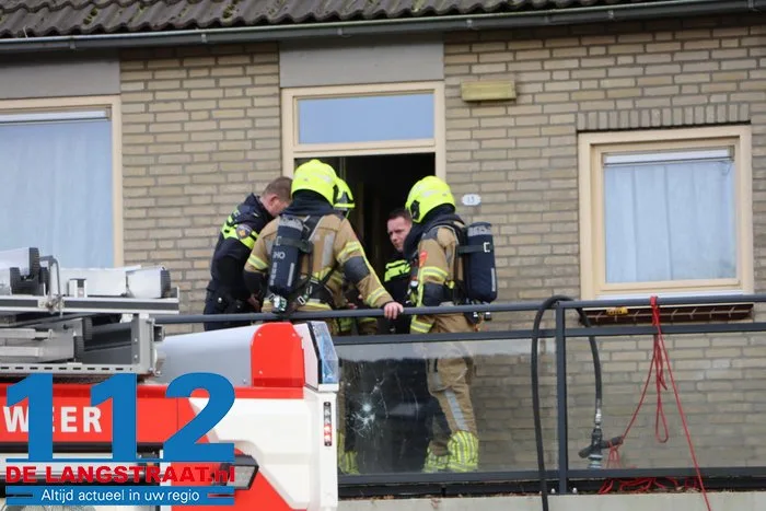 Doorgedraaide man sticht brand in zijn eigen appartement 14 Doorgedraaide man sticht brand in zijn eigen appartement 112 De Langstraat