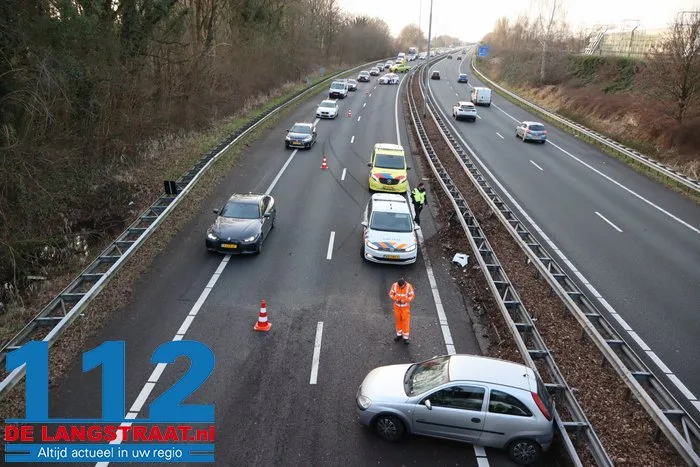 Twee auto's botsen op elkaar A59 bij Vlijmen 4 Twee auto's botsen op elkaar A59 bij Vlijmen 112 De Langstraat