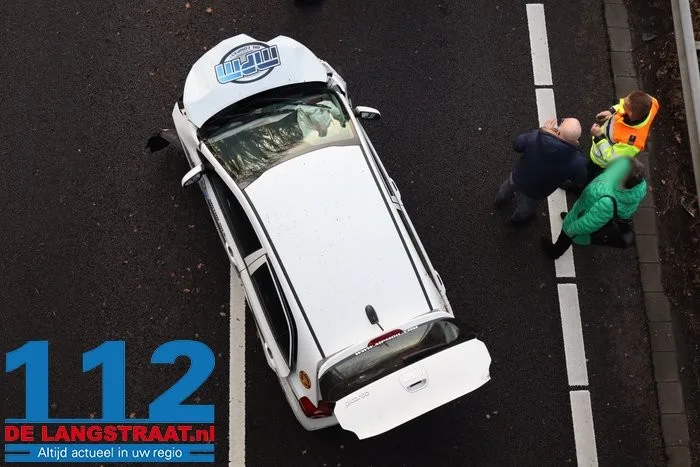 Twee auto's botsen op elkaar A59 bij Vlijmen 5 Twee auto's botsen op elkaar A59 bij Vlijmen 112 De Langstraat
