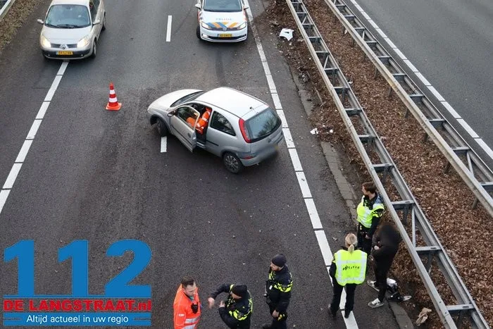 Twee auto's botsen op elkaar A59 bij Vlijmen 6 Twee auto's botsen op elkaar A59 bij Vlijmen 112 De Langstraat