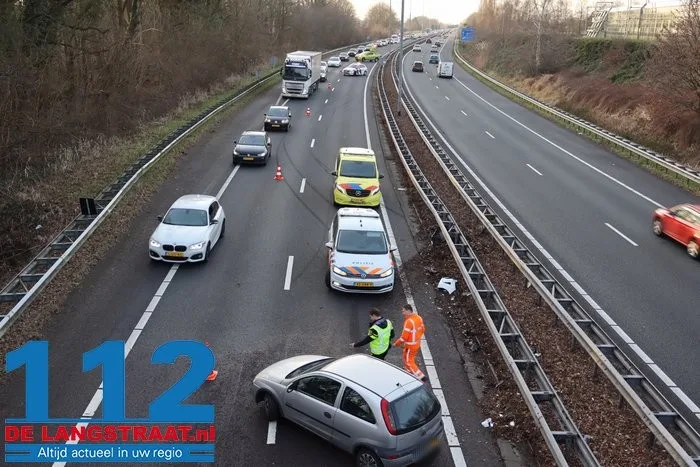 Twee auto's botsen op elkaar A59 bij Vlijmen 7 Twee auto's botsen op elkaar A59 bij Vlijmen 112 De Langstraat