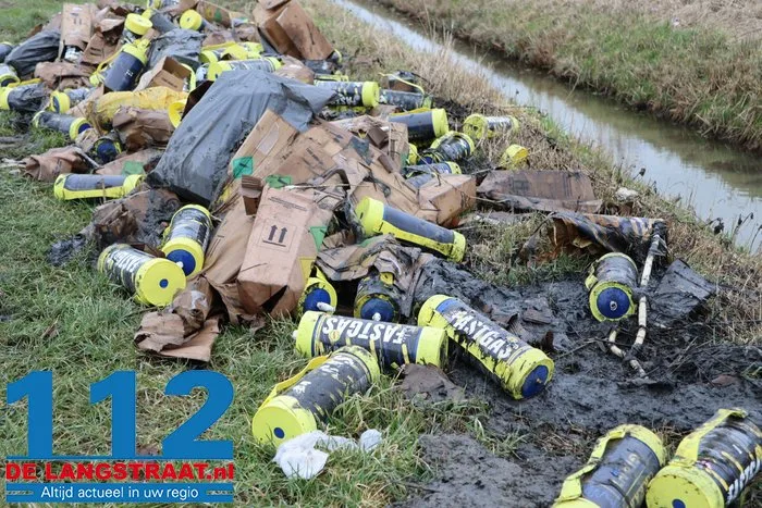 Grote lading lachgascilinders gedumpt in sloot in Waspik 5 Grote lading lachgascilinders gedumpt in sloot in Waspik 112 De Langstraat