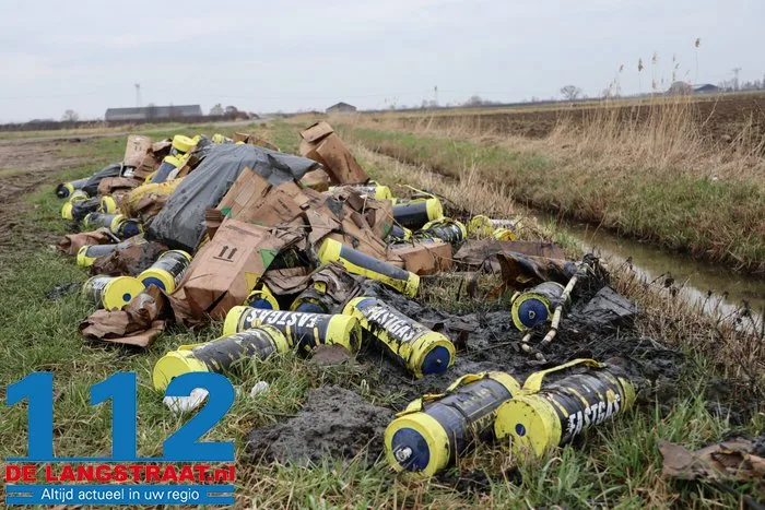 Grote lading lachgascilinders gedumpt in sloot in Waspik 6 Grote lading lachgascilinders gedumpt in sloot in Waspik 112 De Langstraat