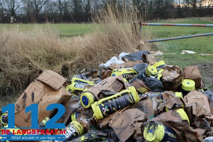 Grote lading lachgascilinders gedumpt in sloot in Waspik 11 Grote lading lachgascilinders gedumpt in sloot in Waspik 112 De Langstraat