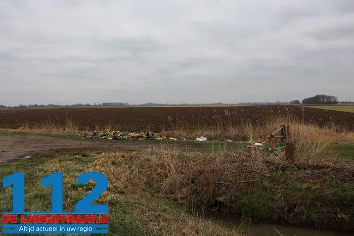 Grote lading lachgascilinders gedumpt in sloot in Waspik 14 Grote lading lachgascilinders gedumpt in sloot in Waspik 112 De Langstraat