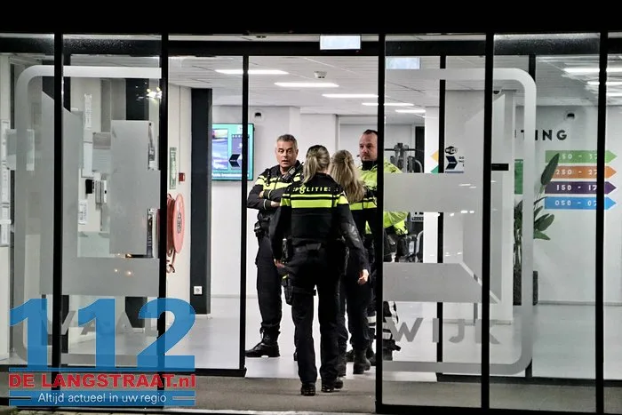 Man neergestoken aan de Prof. Veltmanweg Waalwijk 5 Man neergestoken aan de Prof. Veltmanweg Waalwijk 112 De Langstraat