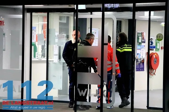 Man neergestoken aan de Prof. Veltmanweg Waalwijk 8 Man neergestoken aan de Prof. Veltmanweg Waalwijk 112 De Langstraat