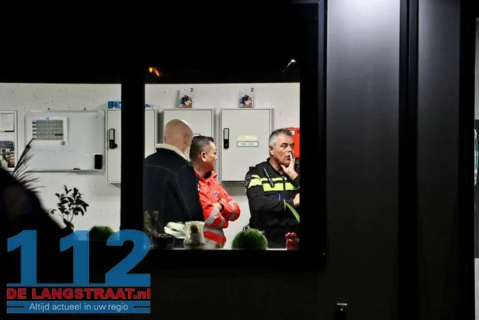 Man neergestoken aan de Prof. Veltmanweg Waalwijk 9 Man neergestoken aan de Prof. Veltmanweg Waalwijk 112 De Langstraat