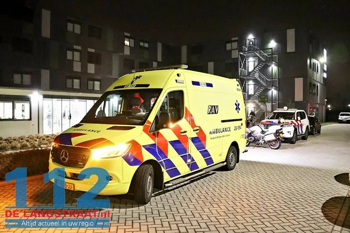 Man neergestoken aan de Prof. Veltmanweg Waalwijk 12 Man neergestoken aan de Prof. Veltmanweg Waalwijk 112 De Langstraat