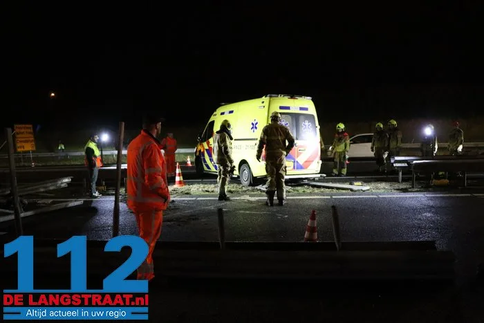 A59 bij Elshout richting Waalwijk dicht na zwaar ongeval, snelweg ligt vol met kip, twee mannen aangehouden 46 A59 bij Elshout richting Waalwijk dicht na zwaar ongeval, snelweg ligt vol met kip, twee mannen aangehouden 112 De Langstraat