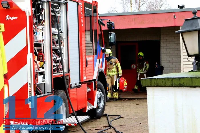Accu van vrachtwagen explodeert, man krijgt accuzuur over gezicht 5 Accu van vrachtwagen explodeert, man krijgt accuzuur over gezicht 112 De Langstraat