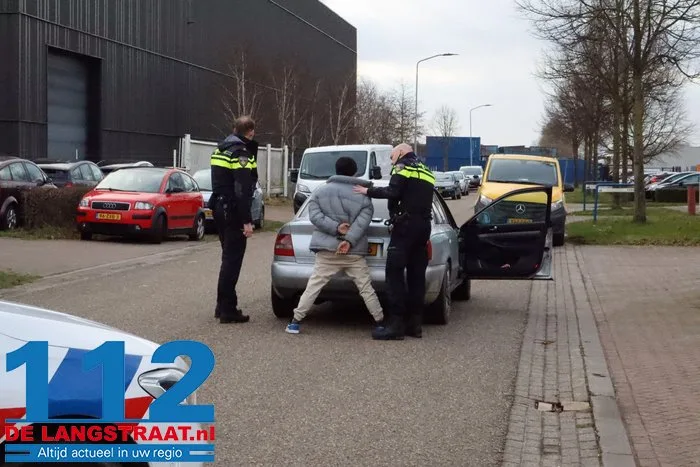 Ruzie loopt uit op steekpartij in Waalwijk, gewonde naar het ziekenhuis 2 Ruzie loopt uit op steekpartij in Waalwijk, gewonde naar het ziekenhuis 112 De Langstraat
