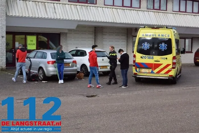 Ruzie loopt uit op steekpartij in Waalwijk, gewonde naar het ziekenhuis 4 Ruzie loopt uit op steekpartij in Waalwijk, gewonde naar het ziekenhuis 112 De Langstraat