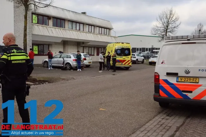 Ruzie loopt uit op steekpartij in Waalwijk, gewonde naar het ziekenhuis 5 Ruzie loopt uit op steekpartij in Waalwijk, gewonde naar het ziekenhuis 112 De Langstraat