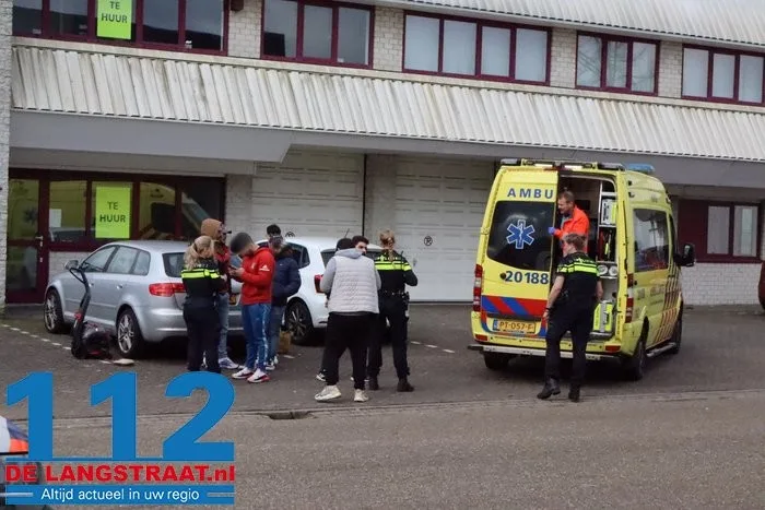 Ruzie loopt uit op steekpartij in Waalwijk, gewonde naar het ziekenhuis 9 Ruzie loopt uit op steekpartij in Waalwijk, gewonde naar het ziekenhuis 112 De Langstraat