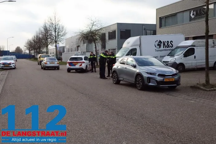 Ruzie loopt uit op steekpartij in Waalwijk, gewonde naar het ziekenhuis 10 Ruzie loopt uit op steekpartij in Waalwijk, gewonde naar het ziekenhuis 112 De Langstraat