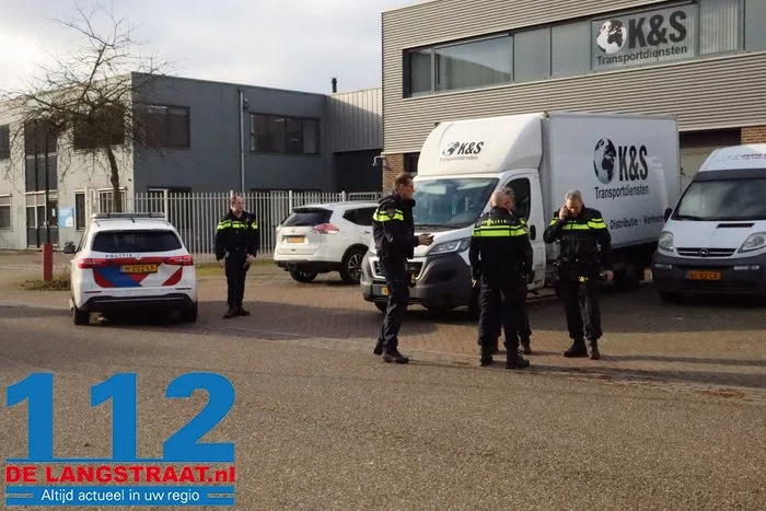 Ruzie loopt uit op steekpartij in Waalwijk, gewonde naar het ziekenhuis 11 Ruzie loopt uit op steekpartij in Waalwijk, gewonde naar het ziekenhuis 112 De Langstraat