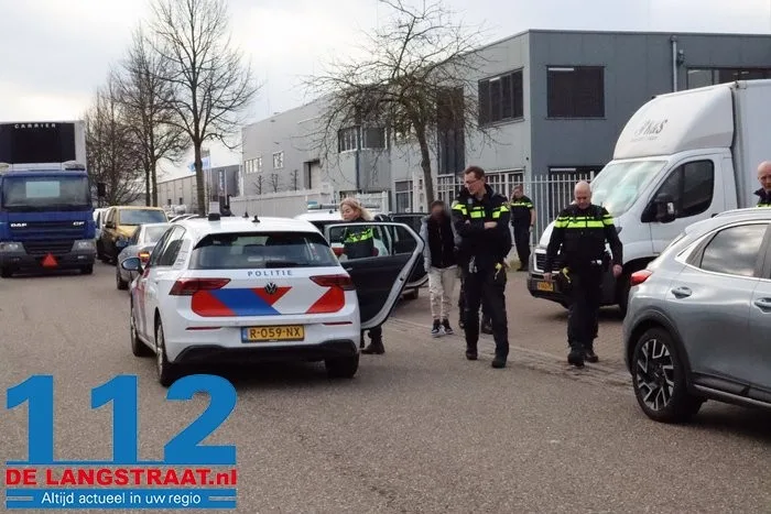Ruzie loopt uit op steekpartij in Waalwijk, gewonde naar het ziekenhuis 15 Ruzie loopt uit op steekpartij in Waalwijk, gewonde naar het ziekenhuis 112 De Langstraat