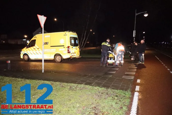 Man op elektrische step raakt gewond bij botsing met auto op het Halve Zolenpad Waalwijk 1 Man op elektrische step raakt gewond bij botsing met auto op het Halve Zolenpad Waalwijk 112 De Langstraat