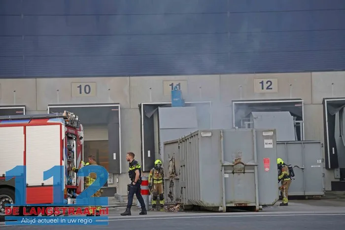 Brand in papierpers bij webwinkel Bol.com Waalwijk 9 Brand in papierpers bij webwinkel Bol.com Waalwijk 112 De Langstraat