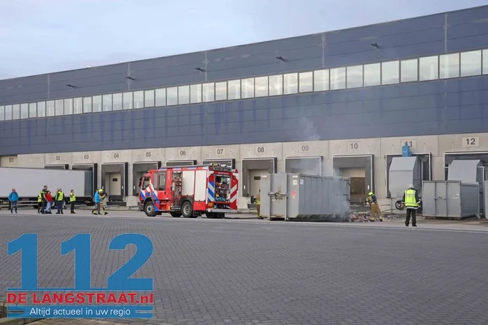 Brand in papierpers bij webwinkel Bol.com Waalwijk 12 Brand in papierpers bij webwinkel Bol.com Waalwijk 112 De Langstraat