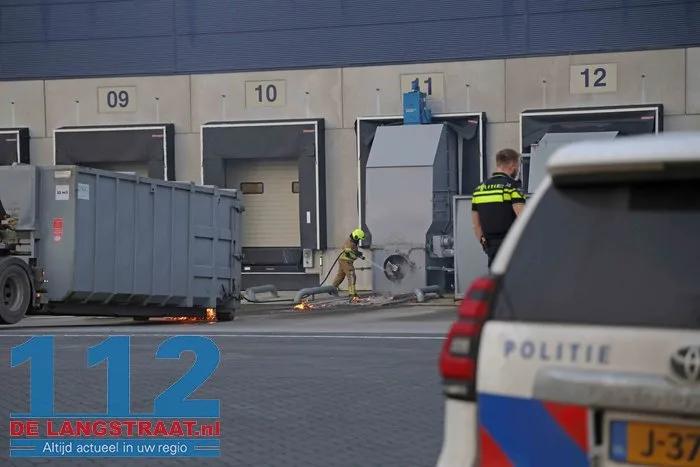 Brand in papierpers bij webwinkel Bol.com Waalwijk 3 Brand in papierpers bij webwinkel Bol.com Waalwijk 112 De Langstraat