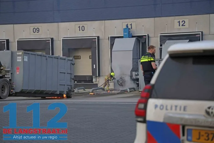 Brand in papierpers bij webwinkel Bol.com Waalwijk 4 Brand in papierpers bij webwinkel Bol.com Waalwijk 112 De Langstraat