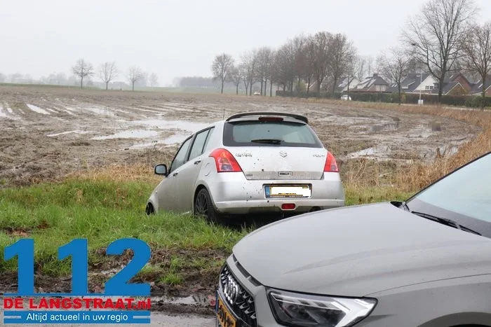 Auto moet uitwijken en belandt in de sloot in Oudheusden 112 De Langstraat
