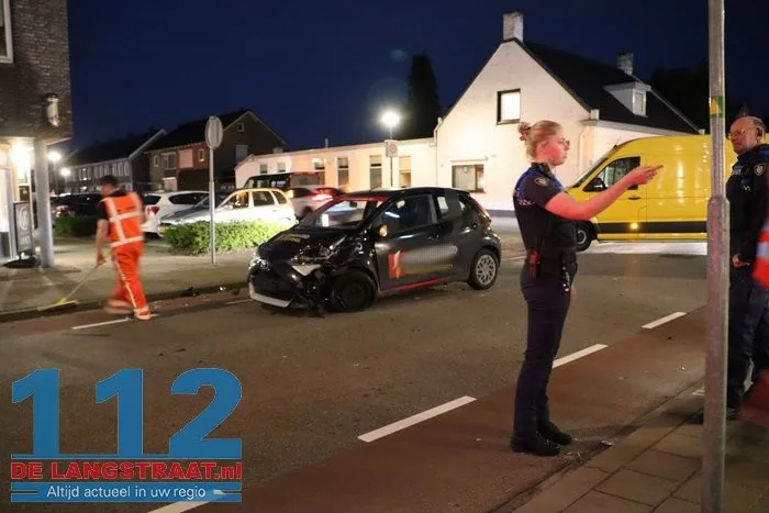 Twee auto's botsen op elkaar Gasthuisstraat Kaatsheuvel 112 De Langstraat