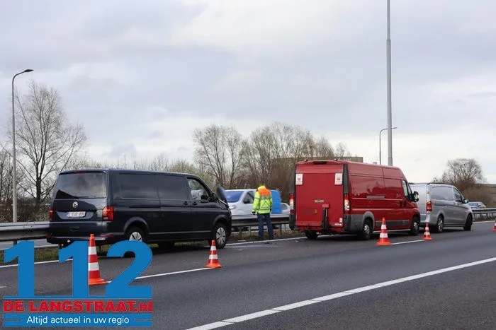 Drie auto's botsen op elkaar A59 Waalwijk 4 Drie auto's botsen op elkaar A59 Waalwijk 112 De Langstraat