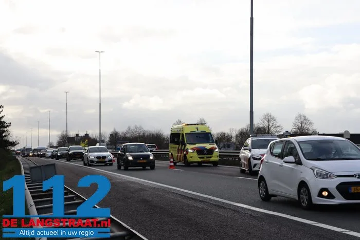 Drie auto's botsen op elkaar A59 Waalwijk 5 Drie auto's botsen op elkaar A59 Waalwijk 112 De Langstraat