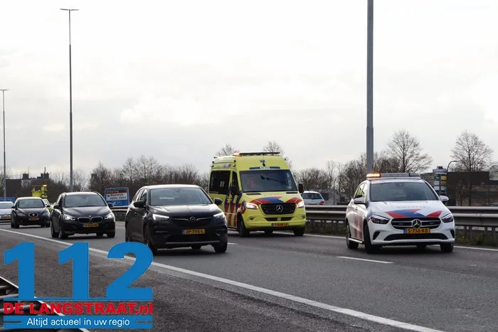 Drie auto's botsen op elkaar A59 Waalwijk 6 Drie auto's botsen op elkaar A59 Waalwijk 112 De Langstraat