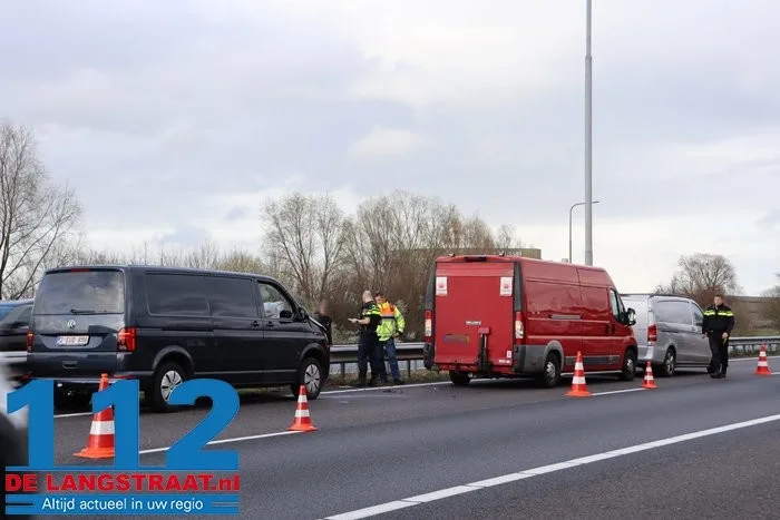 Drie auto's botsen op elkaar A59 Waalwijk 8 Drie auto's botsen op elkaar A59 Waalwijk 112 De Langstraat