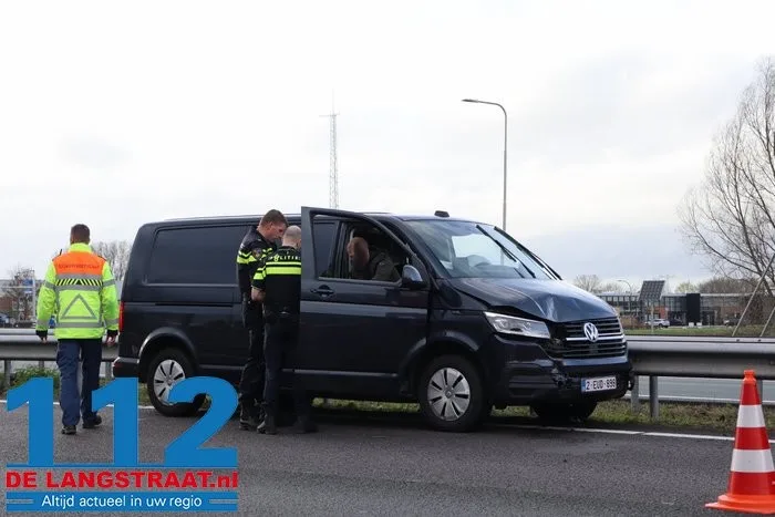 Drie auto's botsen op elkaar A59 Waalwijk 10 Drie auto's botsen op elkaar A59 Waalwijk 112 De Langstraat