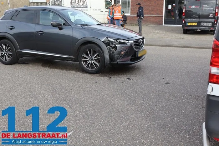 Twee auto’s beschadigd bij botsing in Kaatsheuvel 1 Twee auto’s beschadigd bij botsing in Kaatsheuvel 112 De Langstraat