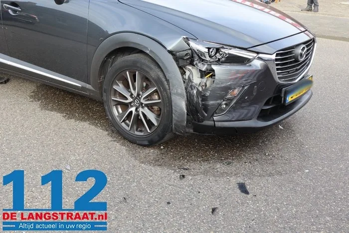 Twee auto’s beschadigd bij botsing in Kaatsheuvel 3 Twee auto’s beschadigd bij botsing in Kaatsheuvel 112 De Langstraat