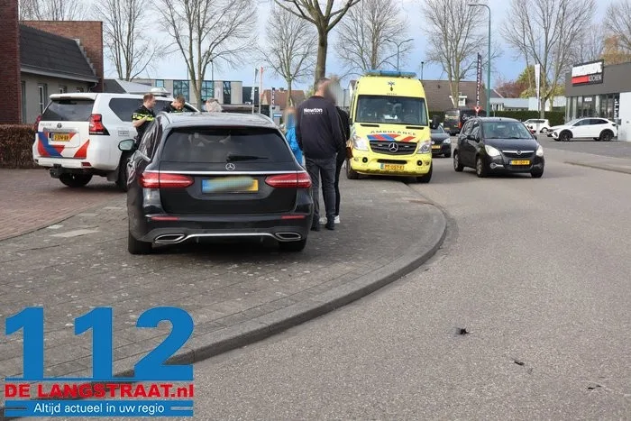 Twee auto’s beschadigd bij botsing in Kaatsheuvel 4 Twee auto’s beschadigd bij botsing in Kaatsheuvel 112 De Langstraat
