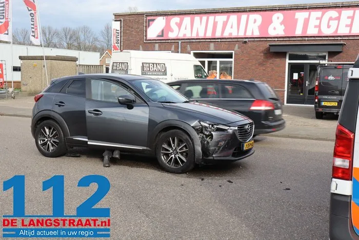 Twee auto’s beschadigd bij botsing in Kaatsheuvel 7 Twee auto’s beschadigd bij botsing in Kaatsheuvel 112 De Langstraat