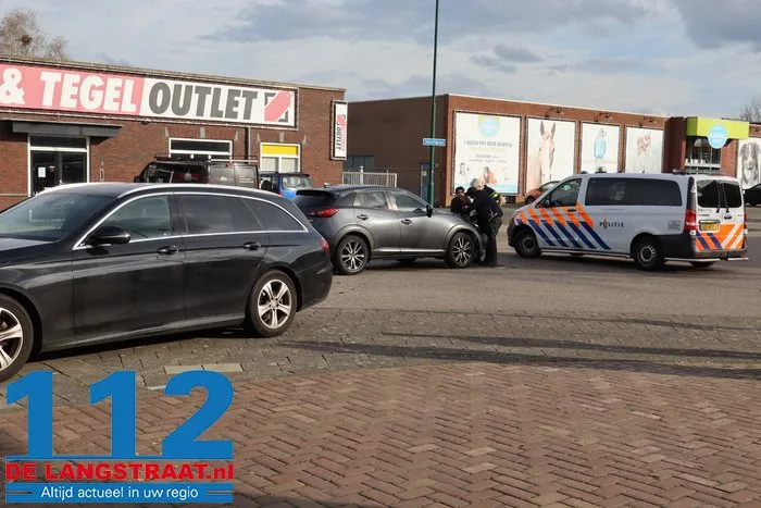 Twee auto’s beschadigd bij botsing in Kaatsheuvel 10 Twee auto’s beschadigd bij botsing in Kaatsheuvel 112 De Langstraat