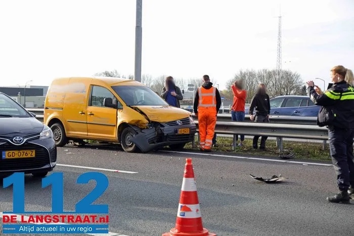 Ongeval met drie auto’s op de A59: vertraging richting Drunen 3 Ongeval met drie auto’s op de A59: vertraging richting Drunen 112 De Langstraat