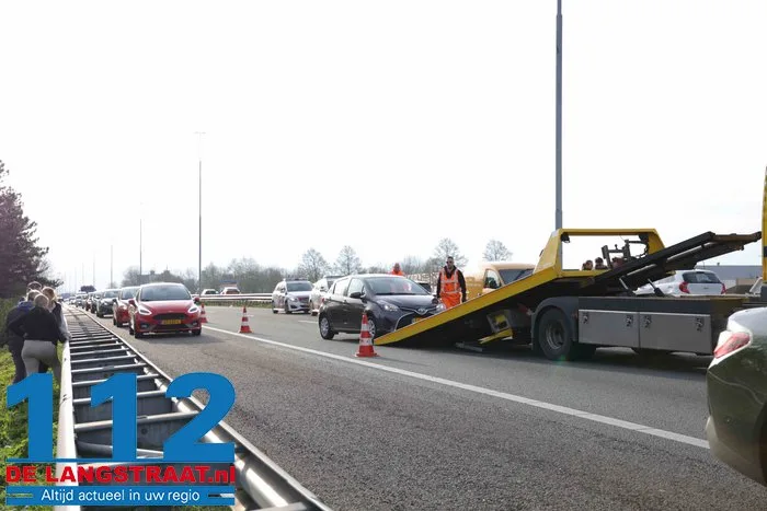 Ongeval met drie auto’s op de A59: vertraging richting Drunen 7 Ongeval met drie auto’s op de A59: vertraging richting Drunen 112 De Langstraat