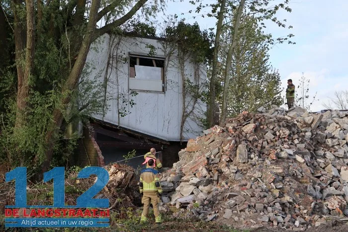 Brandweer bevrijdt jongen uit slooppand aan de Eerste Zeine Waalwijk 3 Brandweer bevrijdt jongen uit slooppand aan de Eerste Zeine Waalwijk 112 De Langstraat