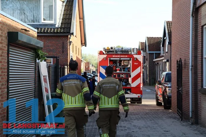 Brandweer bevrijdt jongen uit slooppand aan de Eerste Zeine Waalwijk 4 Brandweer bevrijdt jongen uit slooppand aan de Eerste Zeine Waalwijk 112 De Langstraat