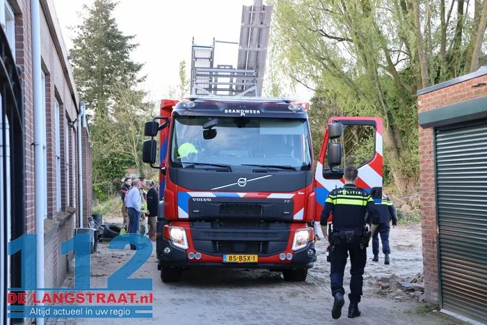 Brandweer bevrijdt jongen uit slooppand aan de Eerste Zeine Waalwijk 10 Brandweer bevrijdt jongen uit slooppand aan de Eerste Zeine Waalwijk 112 De Langstraat