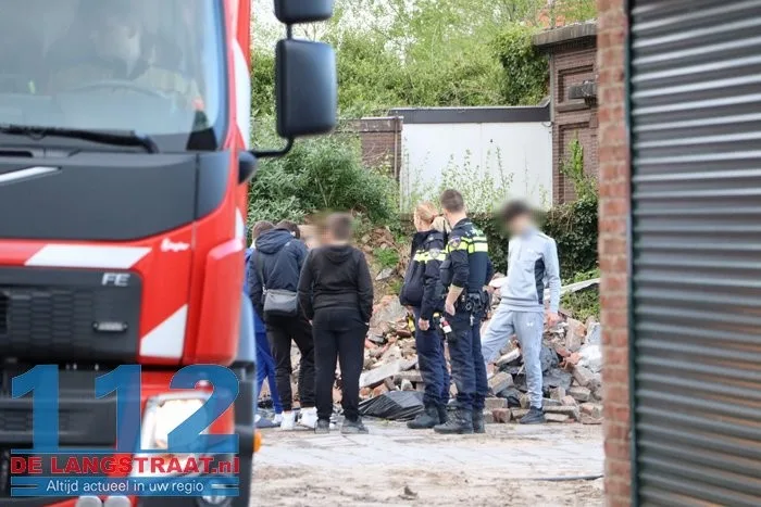 Brandweer bevrijdt jongen uit slooppand aan de Eerste Zeine Waalwijk 11 Brandweer bevrijdt jongen uit slooppand aan de Eerste Zeine Waalwijk 112 De Langstraat