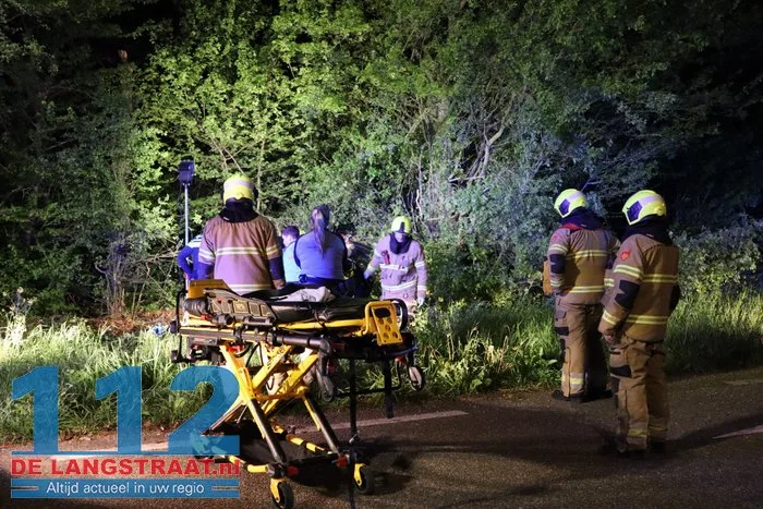 Ravage nadat auto tegen boom klapt langs N267 bij Oudheusden, bestuurder (18) zwaargewond 1 Ravage nadat auto tegen boom klapt langs N267 bij Oudheusden, bestuurder (18) zwaargewond 112 De Langstraat